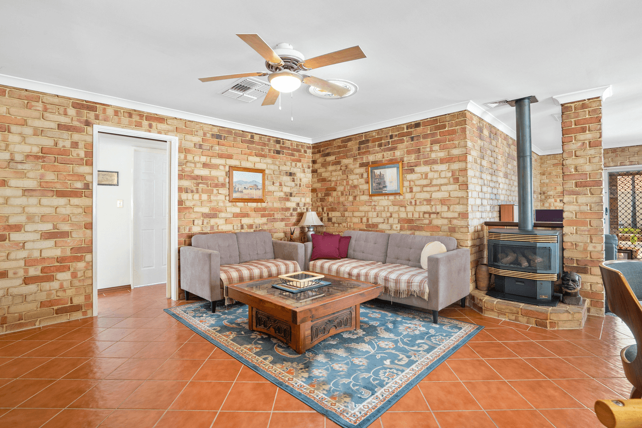 21 Stradbroke Place, BALLAJURA, WA 6066