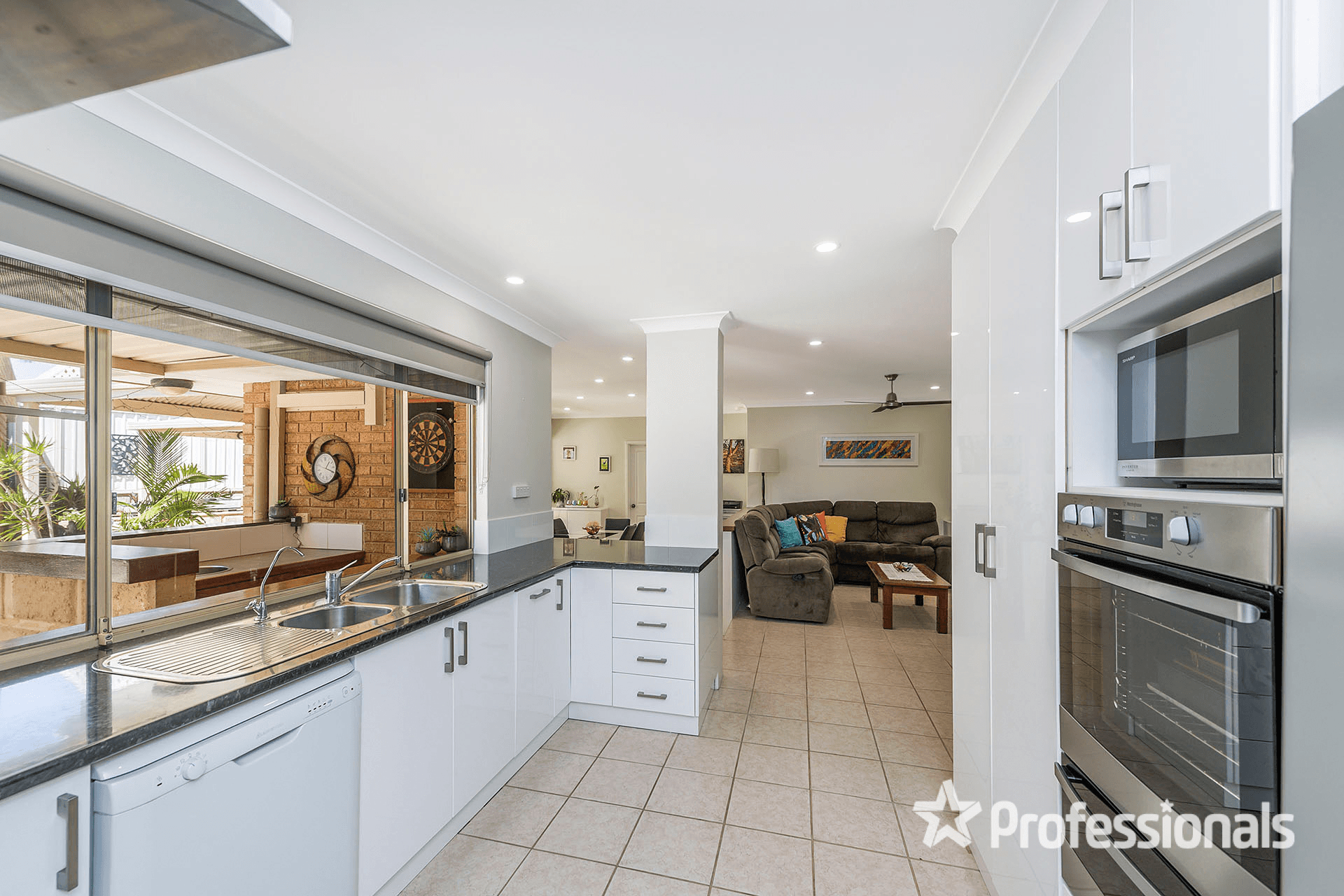 4 Willesden Avenue, KINGSLEY, WA 6026