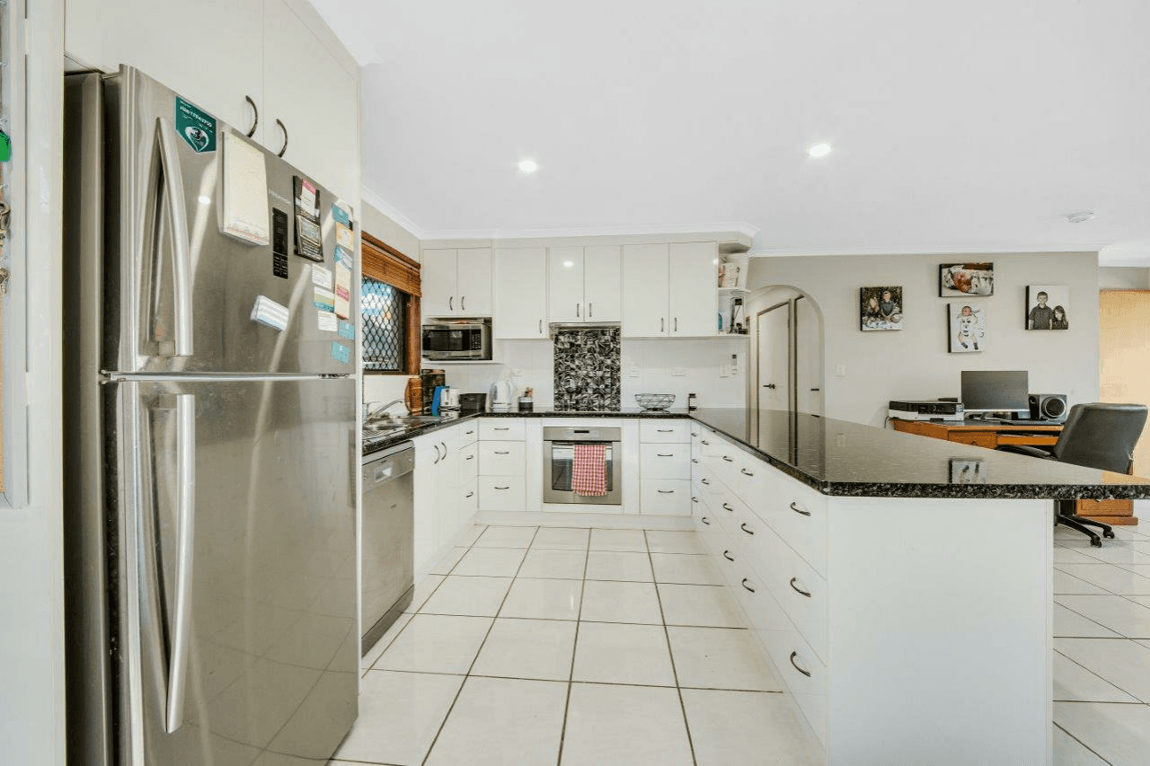 11 Aquarius Street, CLINTON, QLD 4680