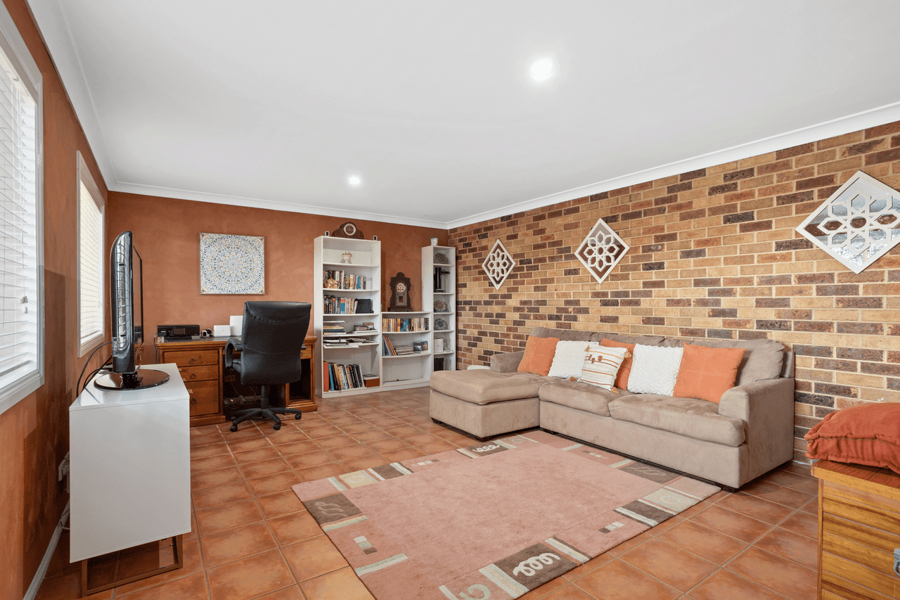 12 Gunbar Road, TAREE, NSW 2430