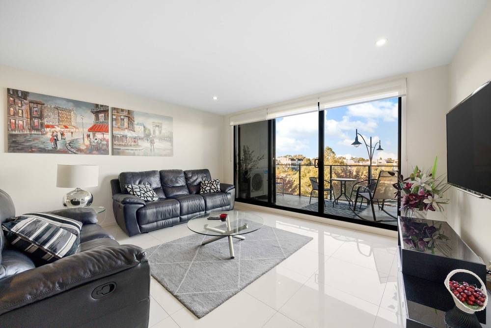 254/73 Lake Street, Caroline Springs, VIC 3023