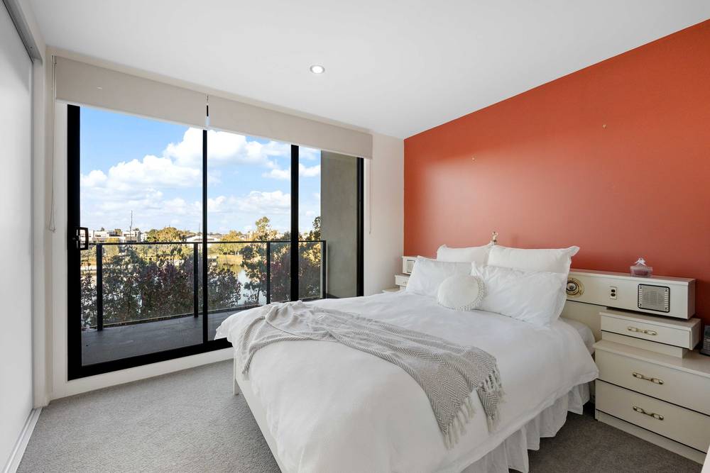 254/73 Lake Street, Caroline Springs, VIC 3023