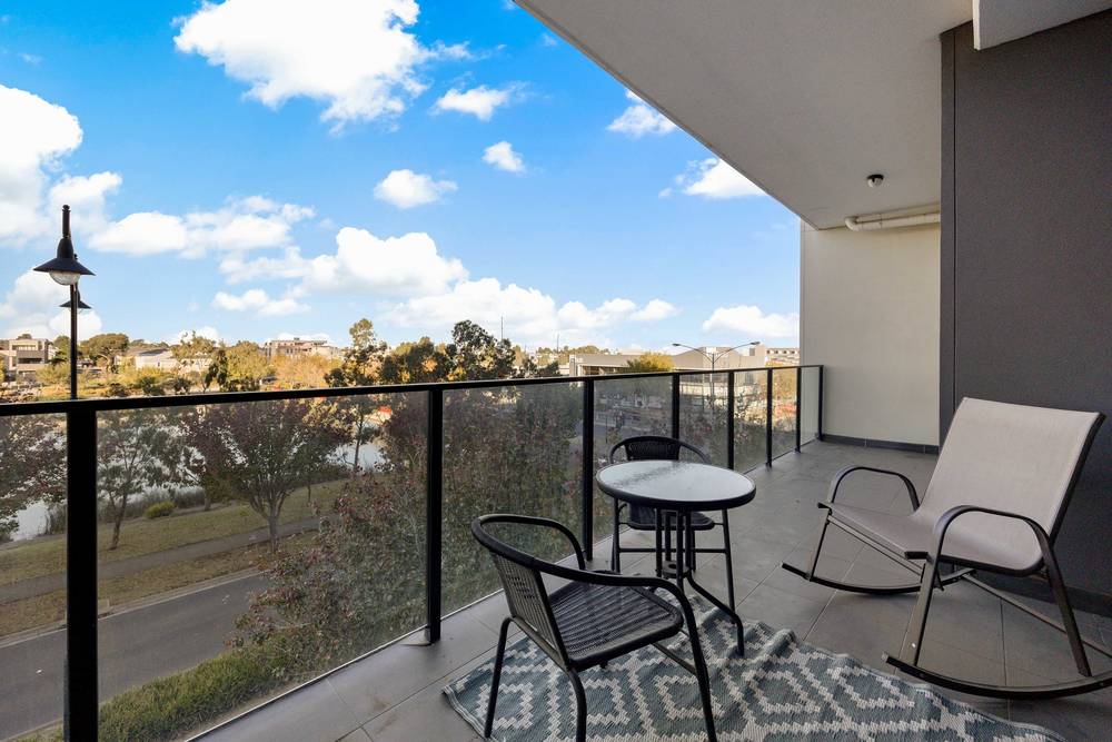 254/73 Lake Street, Caroline Springs, VIC 3023