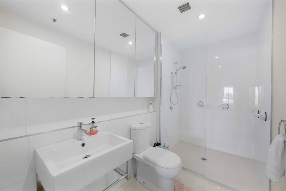 254/73 Lake Street, Caroline Springs, VIC 3023