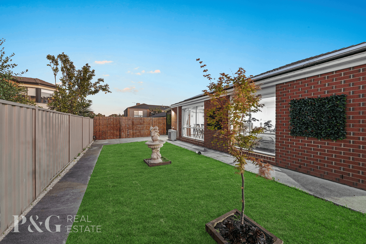 8 Tenterfield Drive, NARRE WARREN SOUTH, VIC 3805