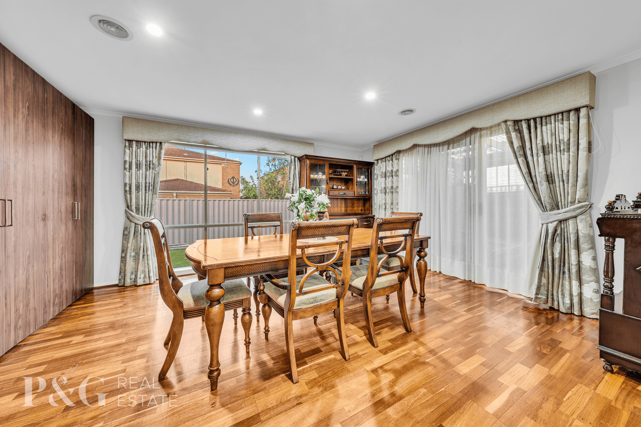 8 Tenterfield Drive, NARRE WARREN SOUTH, VIC 3805