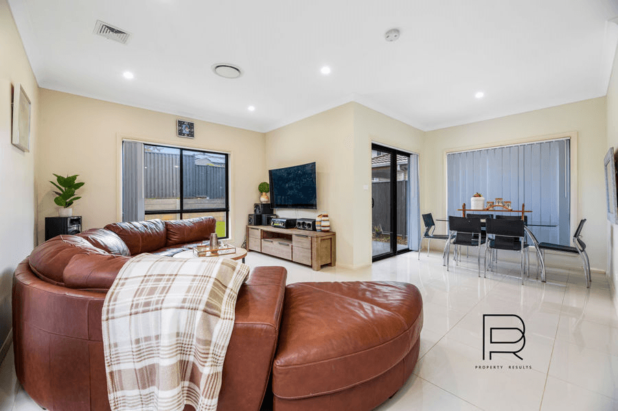 34 Matthew Bell Way, JORDAN SPRINGS, NSW 2747