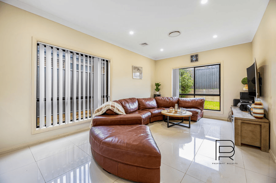 34 Matthew Bell Way, JORDAN SPRINGS, NSW 2747