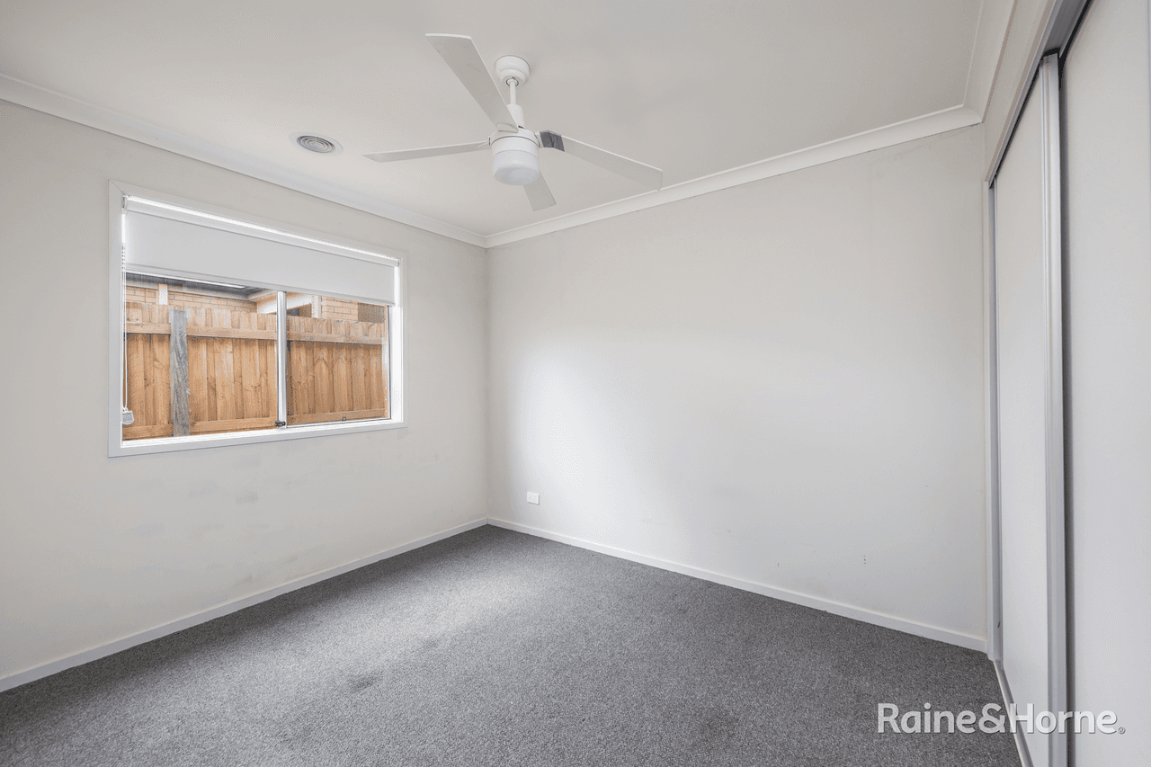 24 Hilda Crescent, BROOKFIELD, VIC 3338