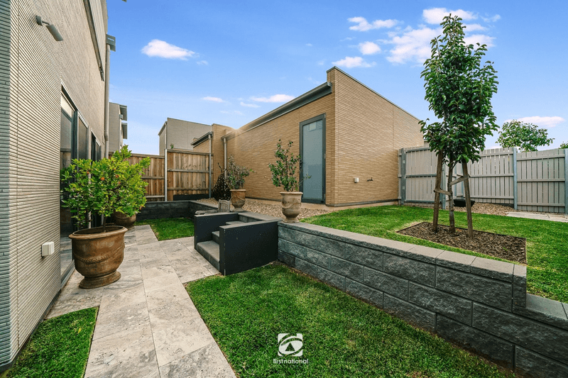 7 Fairbank Drive, GLEDSWOOD HILLS, NSW 2557