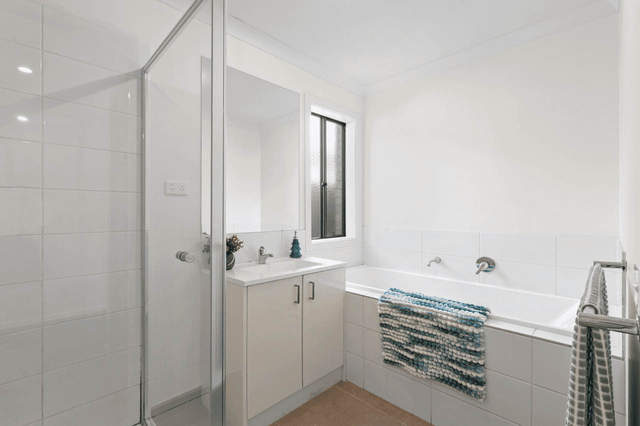 8 Naso Place, CLYDE NORTH, VIC 3978