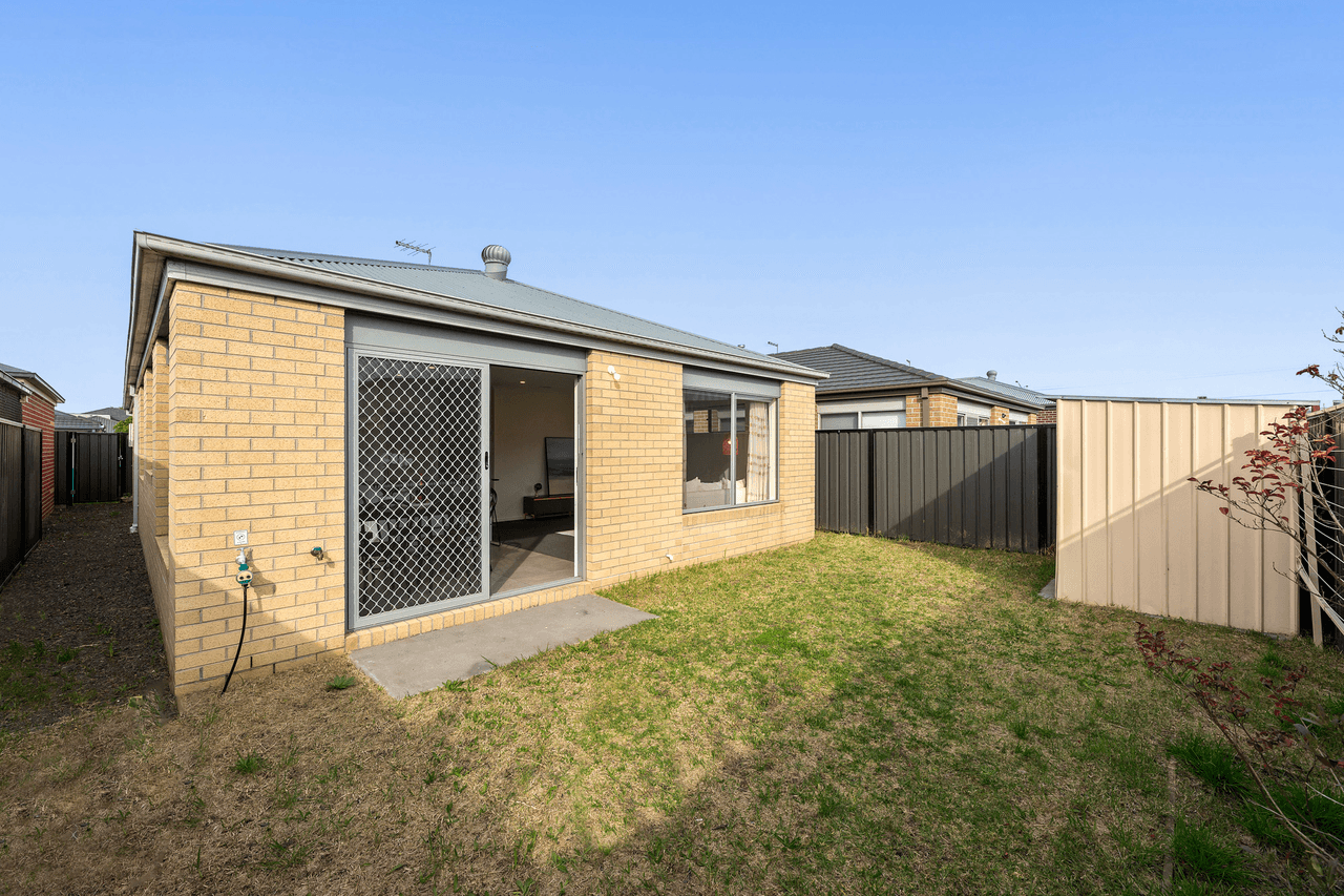 8 Naso Place, CLYDE NORTH, VIC 3978