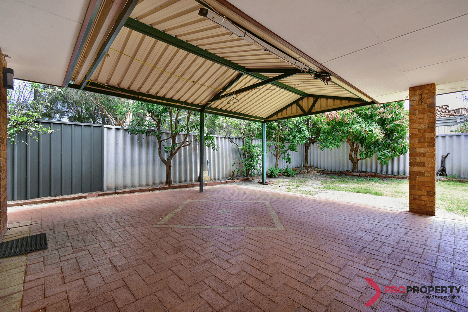 8 Bull Place, QUEENS PARK, WA 6107