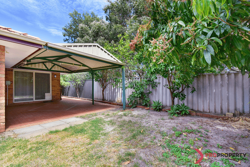 8 Bull Place, QUEENS PARK, WA 6107