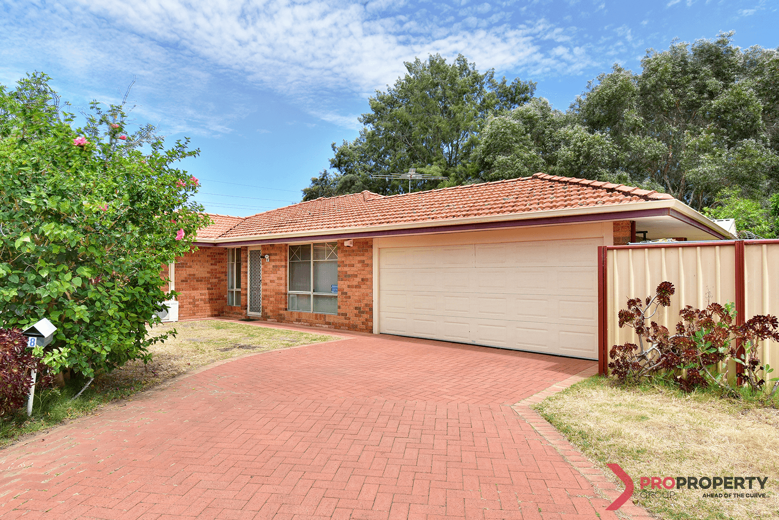 8 Bull Place, QUEENS PARK, WA 6107