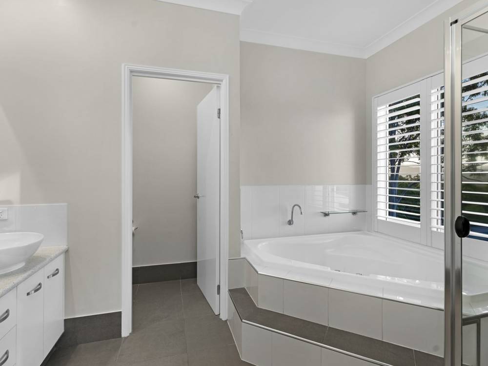 13 Tara Vista Boulevard, HIGHLAND PARK, QLD 4211