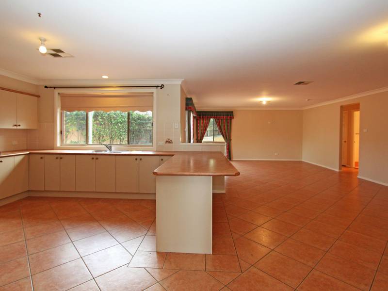 5 Dorrington Place, GLENMORE PARK, NSW 2745