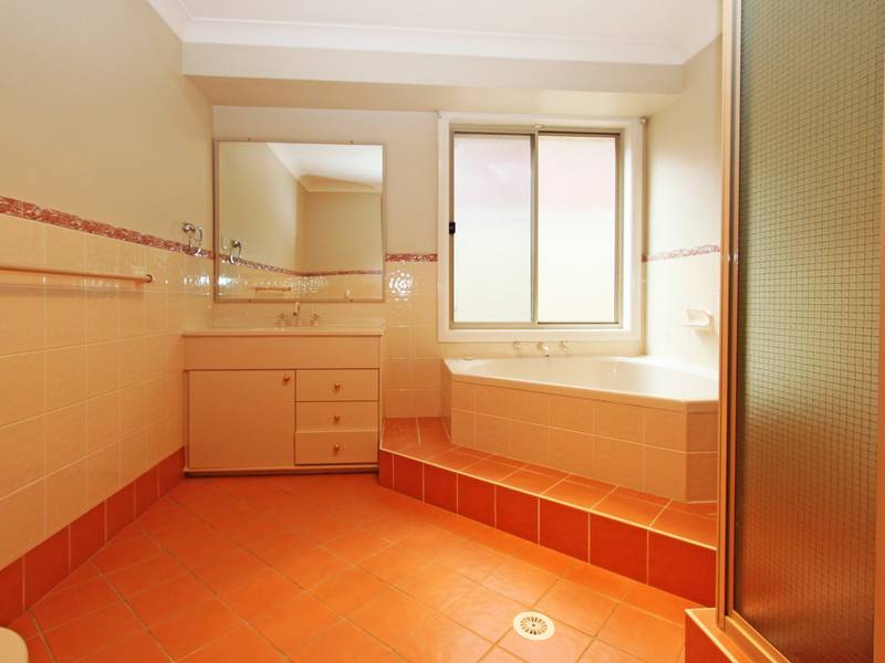 5 Dorrington Place, GLENMORE PARK, NSW 2745