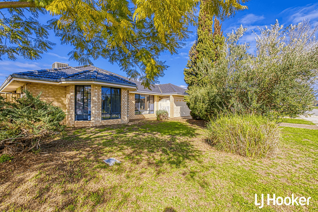 16 Bridge Road, CANNING VALE, WA 6155