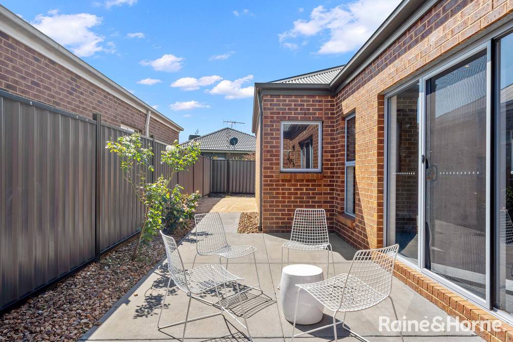 27 Highbury Circuit, CRAIGIEBURN, VIC 3064