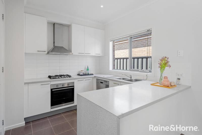 27 Highbury Circuit, CRAIGIEBURN, VIC 3064