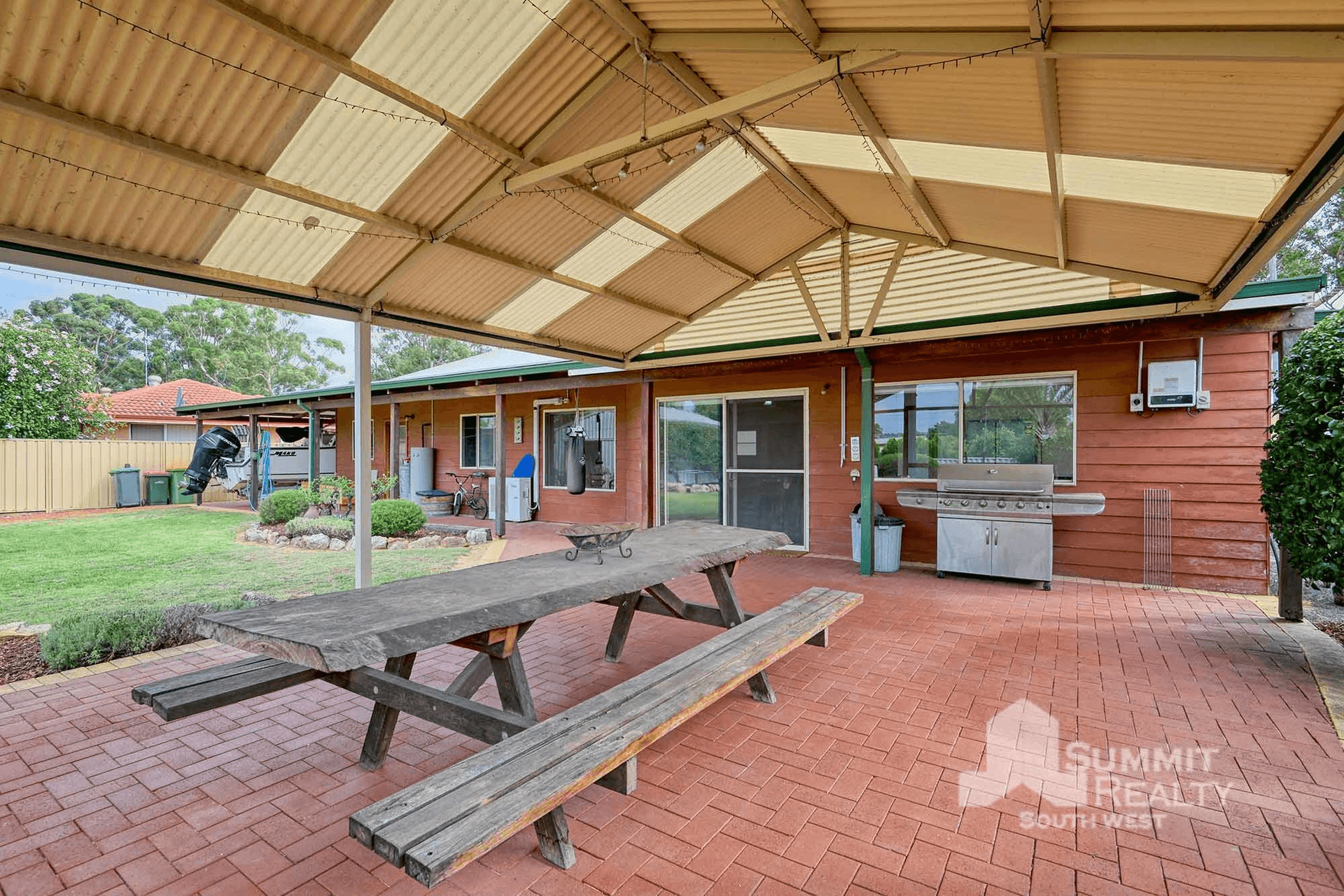14 Hutchinson Road, Burekup, WA 6227