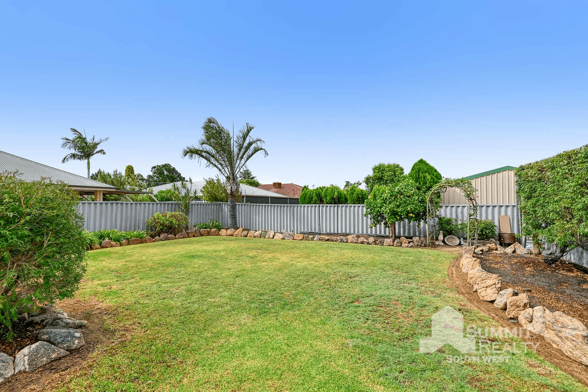 14 Hutchinson Road, Burekup, WA 6227
