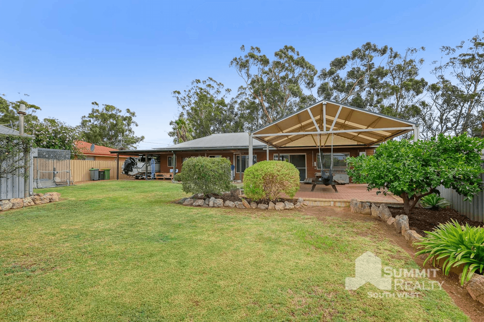 14 Hutchinson Road, Burekup, WA 6227