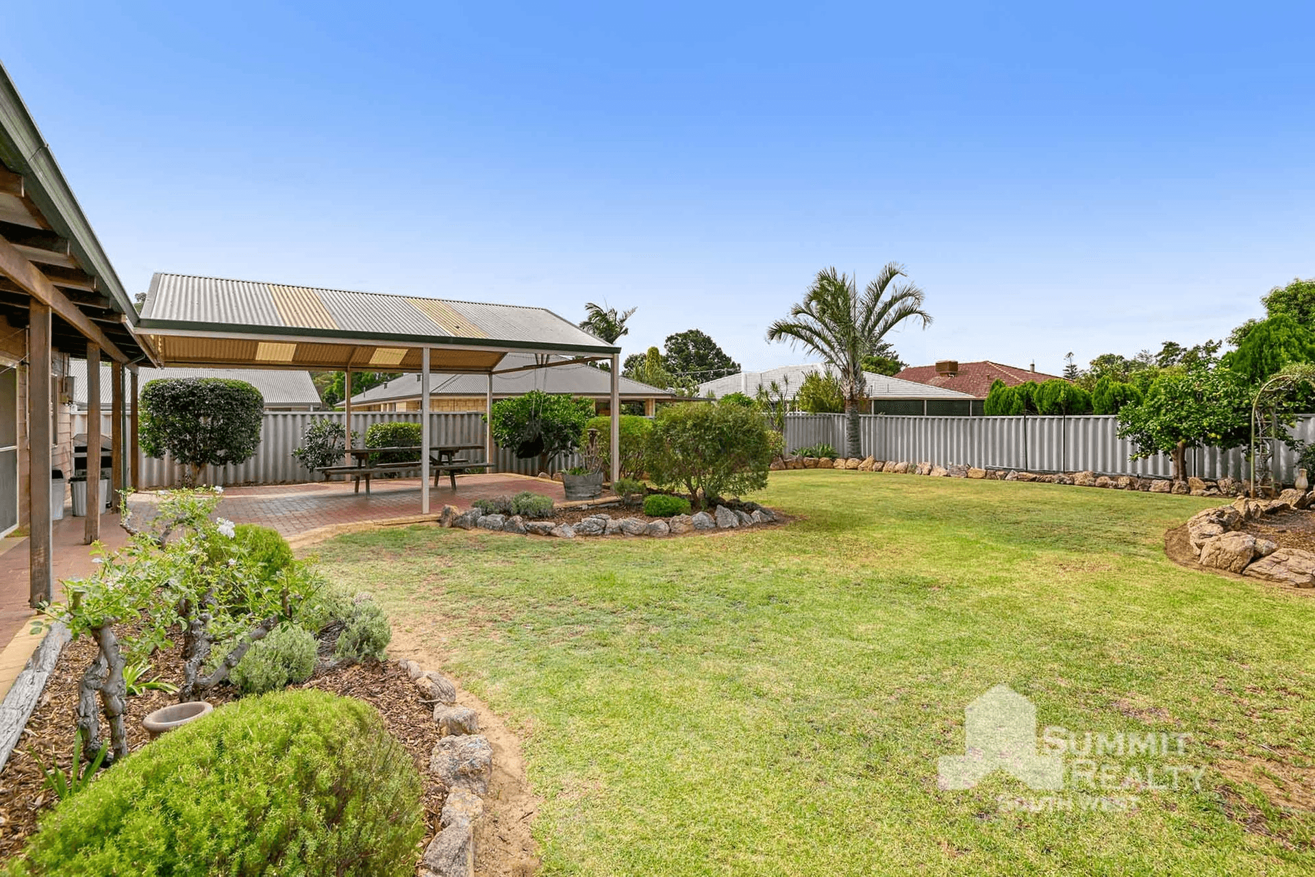 14 Hutchinson Road, Burekup, WA 6227