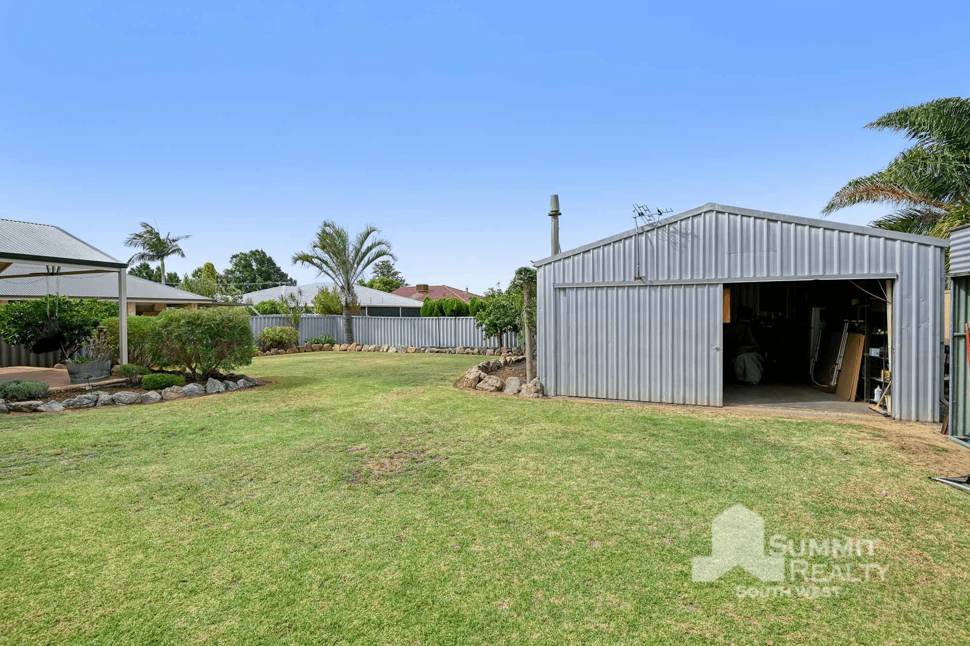 14 Hutchinson Road, Burekup, WA 6227