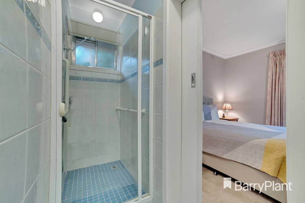 17 Alumnus Court, Wheelers Hill, VIC 3150