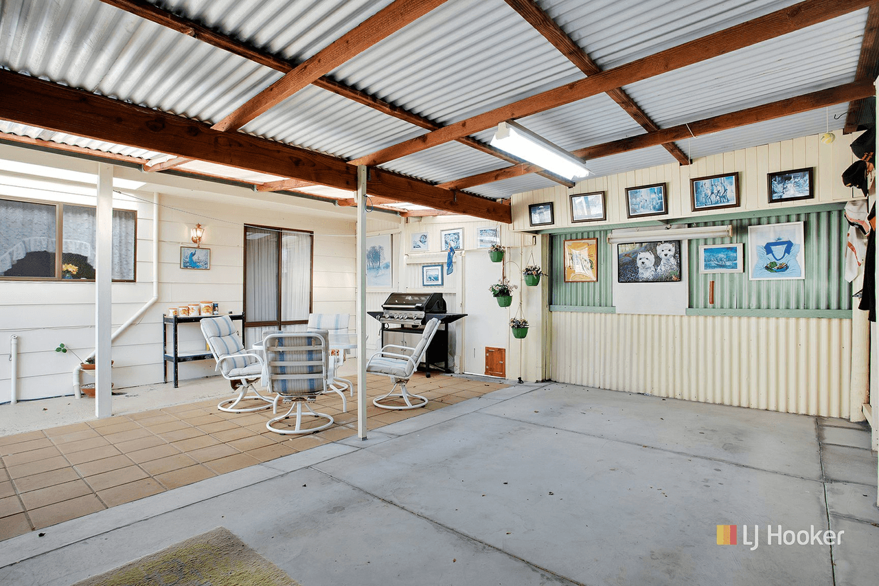 8 Kermode Street, PORT SORELL, TAS 7307