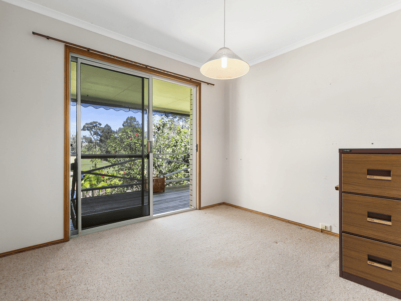 9 Pine Tree Dr, Lake Macdonald, QLD 4563