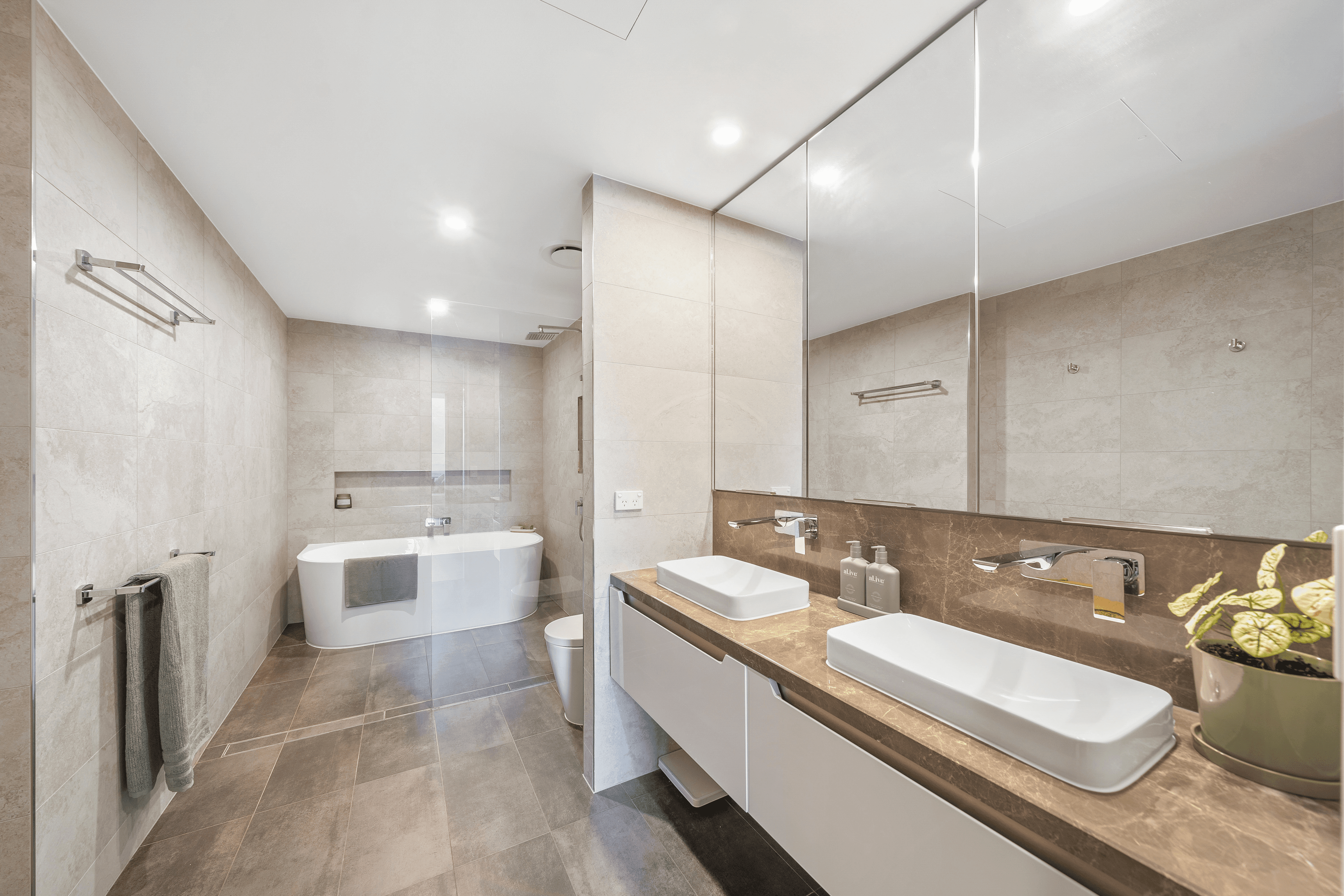 281/59-67 Marine Parade, REDCLIFFE, QLD 4020