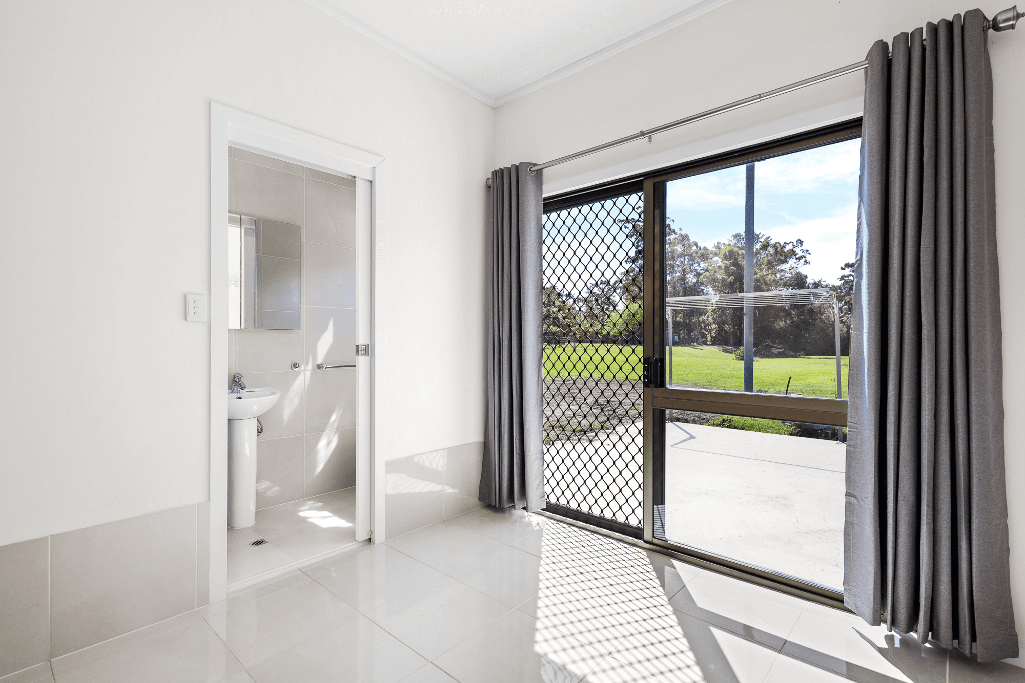 25-27 Isambert Road, LANDSBOROUGH, QLD 4550