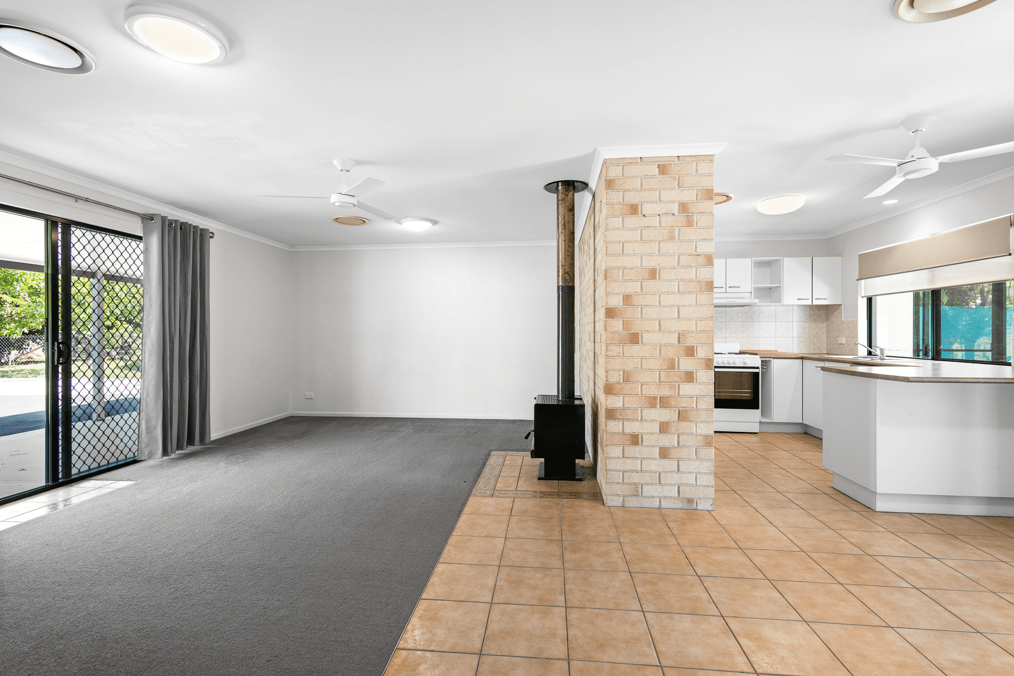 25-27 Isambert Road, LANDSBOROUGH, QLD 4550