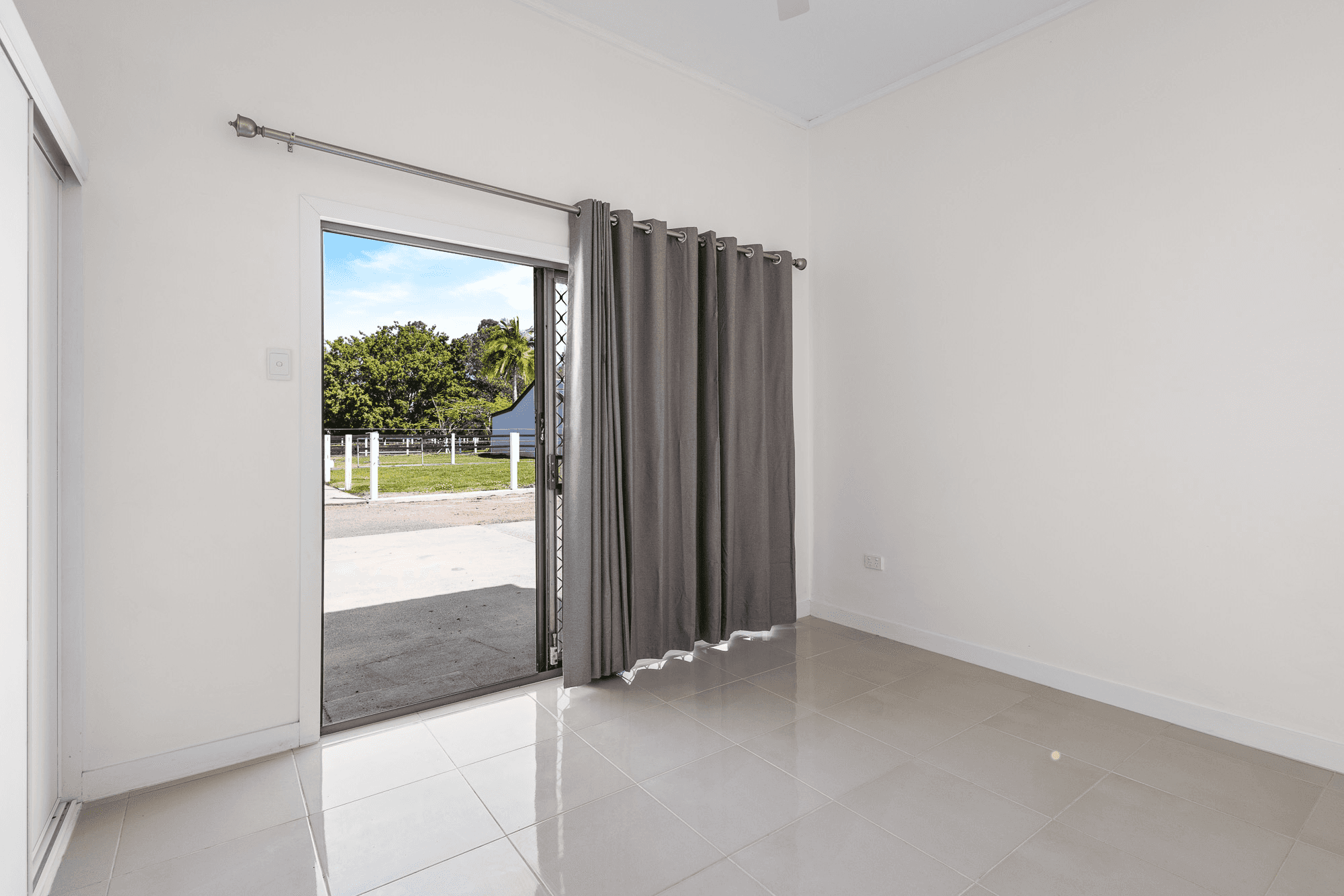 25-27 Isambert Road, LANDSBOROUGH, QLD 4550