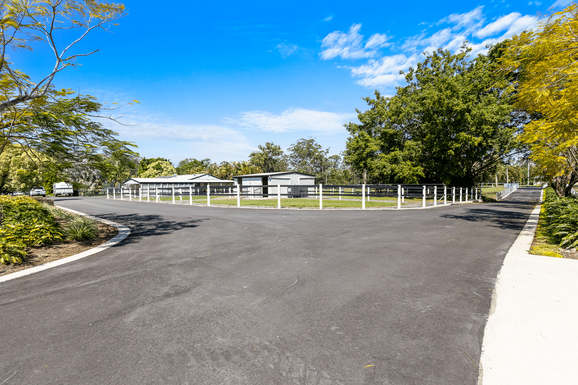 25-27 Isambert Road, LANDSBOROUGH, QLD 4550