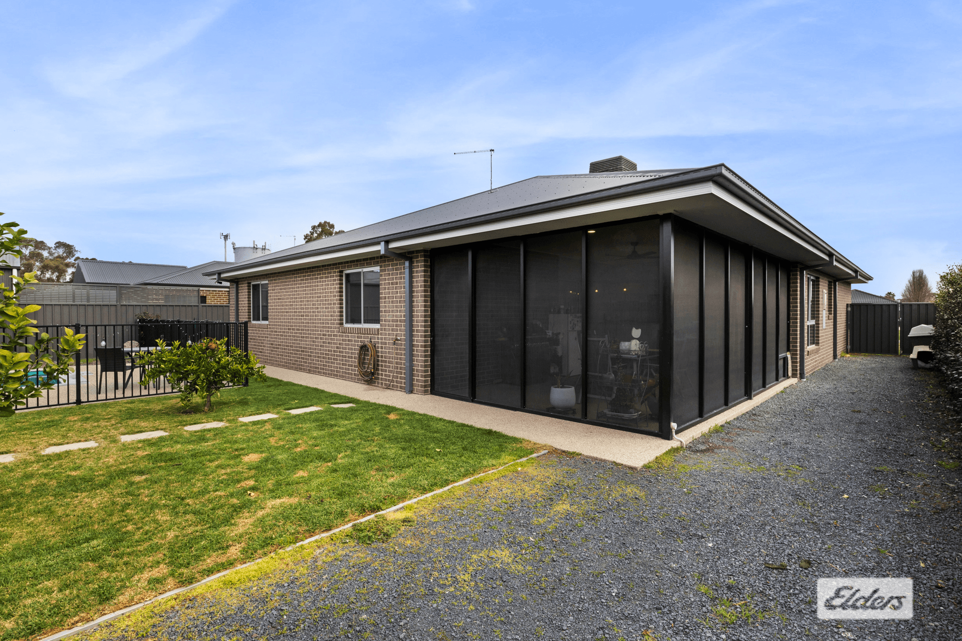 136 Read Street, Howlong, NSW 2643