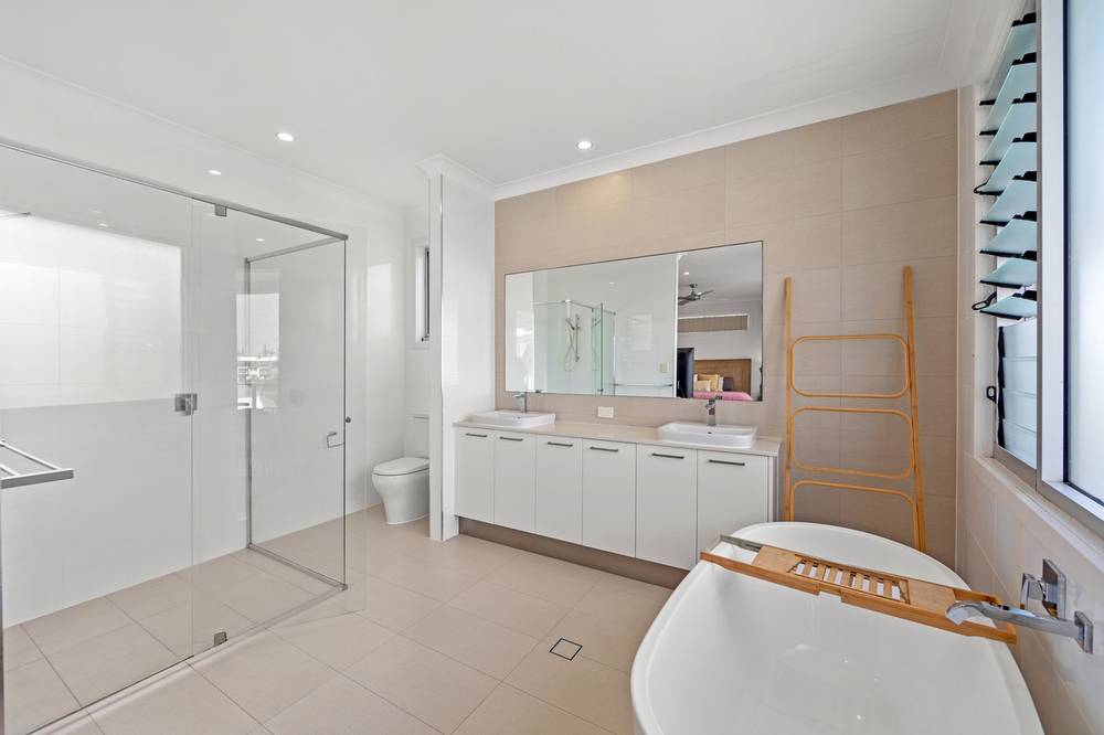 2/44 Sailaway Street, MERMAID WATERS, QLD 4218