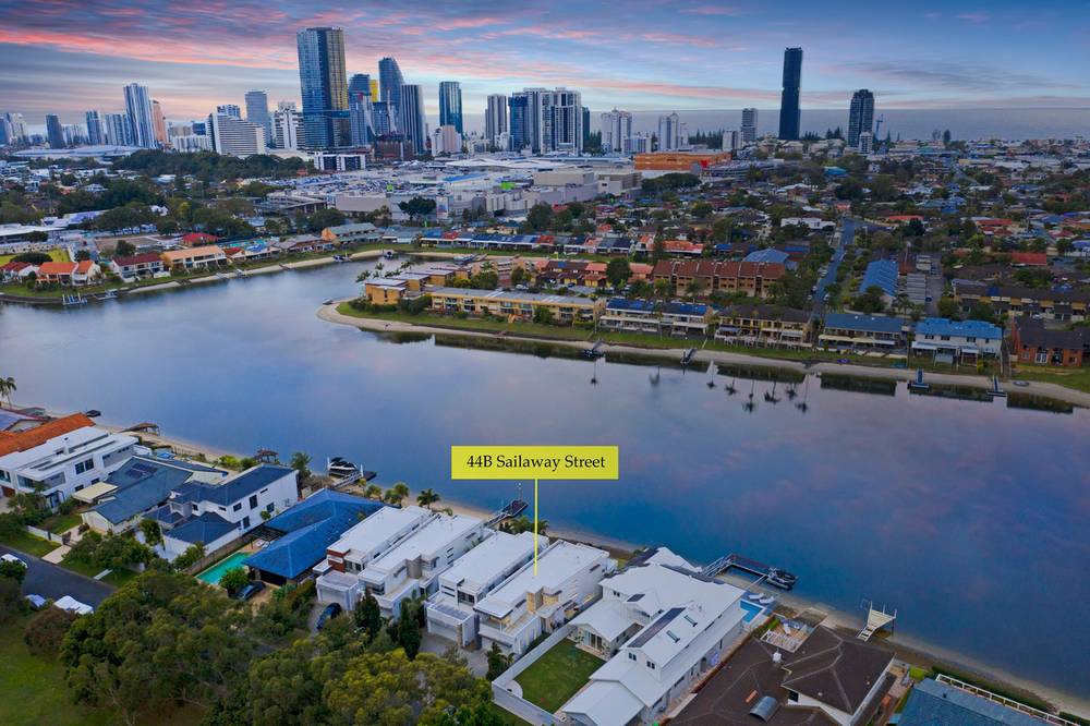 2/44 Sailaway Street, MERMAID WATERS, QLD 4218
