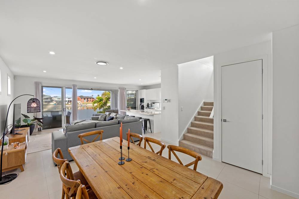 2/44 Sailaway Street, MERMAID WATERS, QLD 4218