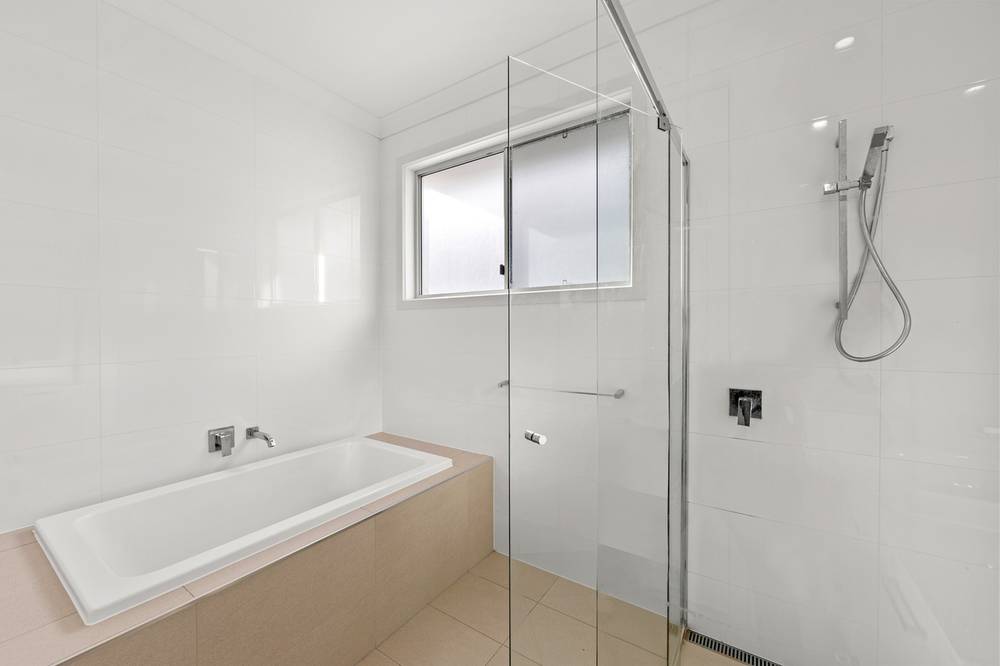 2/44 Sailaway Street, MERMAID WATERS, QLD 4218