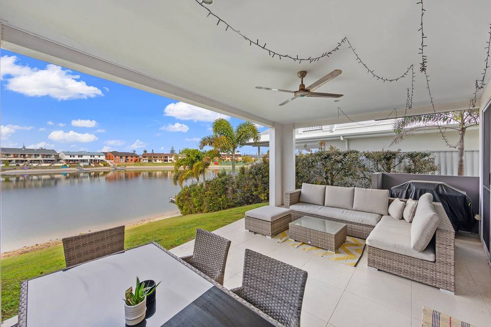 2/44 Sailaway Street, MERMAID WATERS, QLD 4218