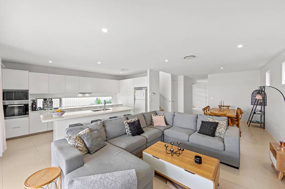 2/44 Sailaway Street, MERMAID WATERS, QLD 4218