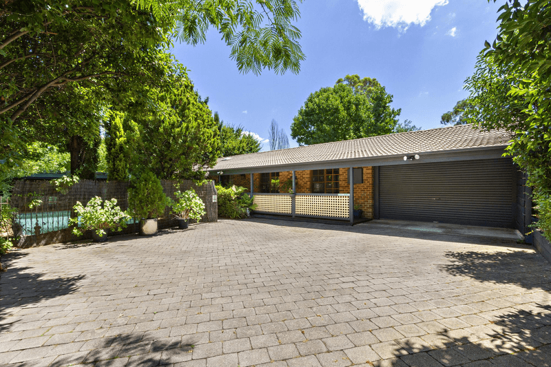 8 Howell Place, GOWRIE, ACT 2904