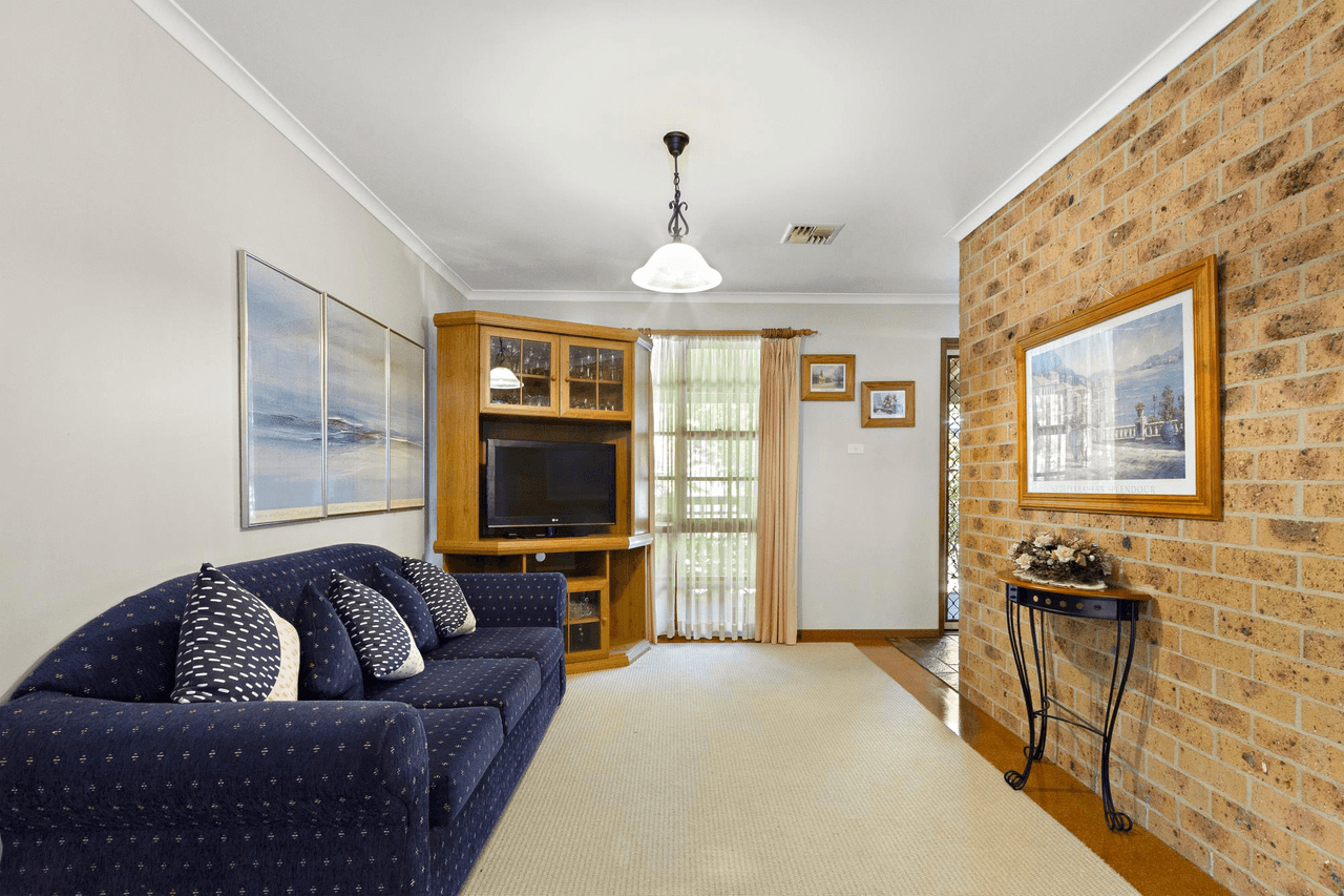 8 Howell Place, GOWRIE, ACT 2904