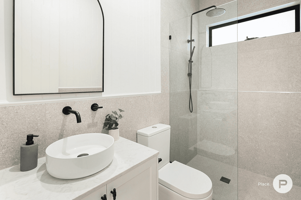 212 Beddoes Street, Holland Park, QLD 4121
