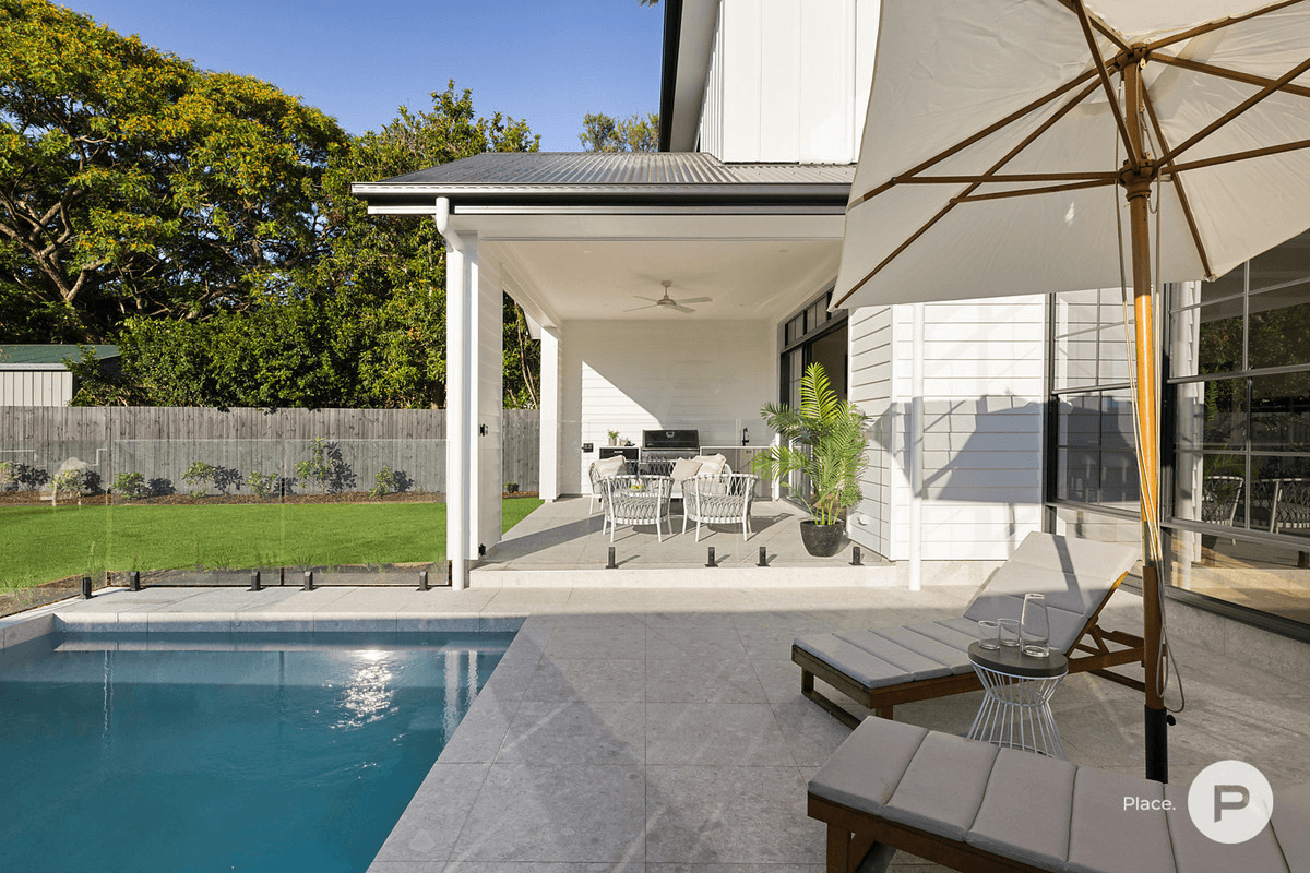 212 Beddoes Street, Holland Park, QLD 4121