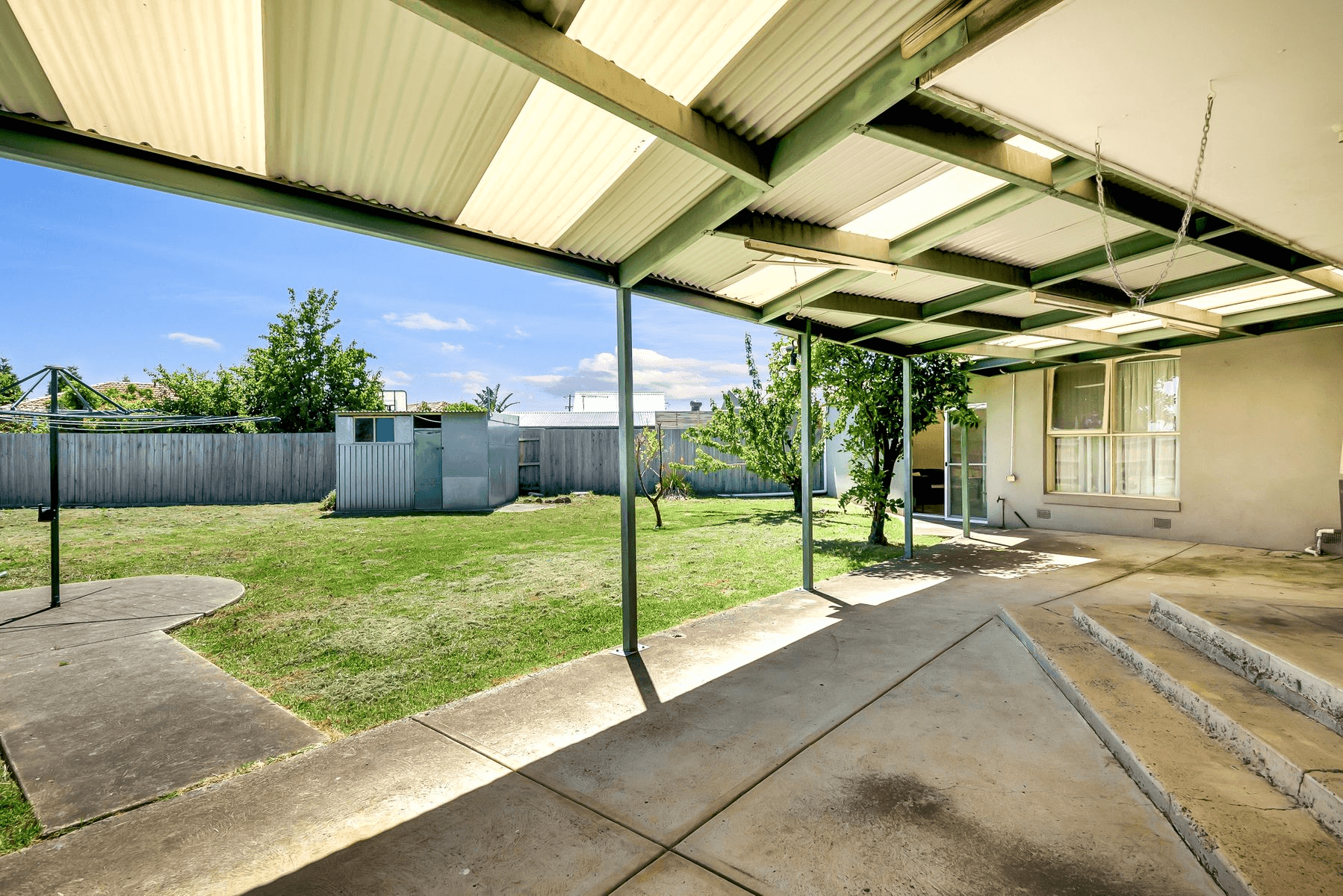 8 Pinnacle Court, LALOR, VIC 3075